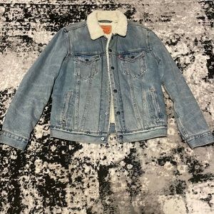 LEVIS MENS SHERPA TRUCKER JEAN JACKET SIZE MEDIUM LIGHT WASH